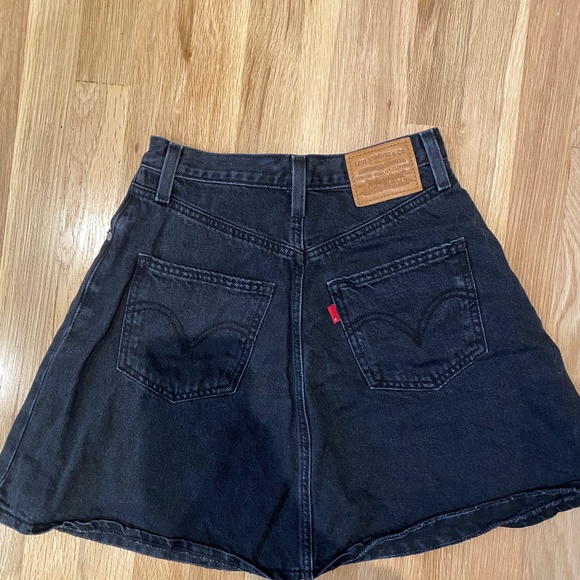Levi’s black denim mini skirt - Picture 2 of 2